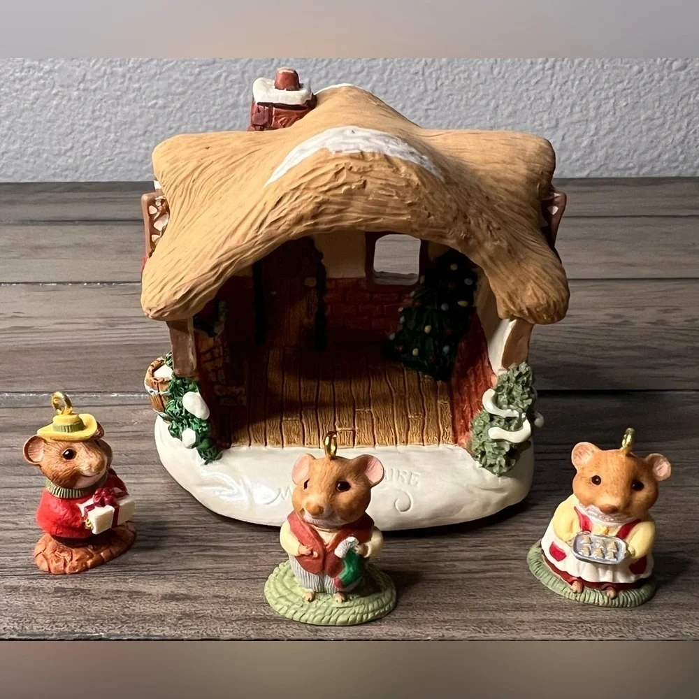 Hallmark 1995 A Moustershire Christmas 4‎ piece Mini Ornament special edition